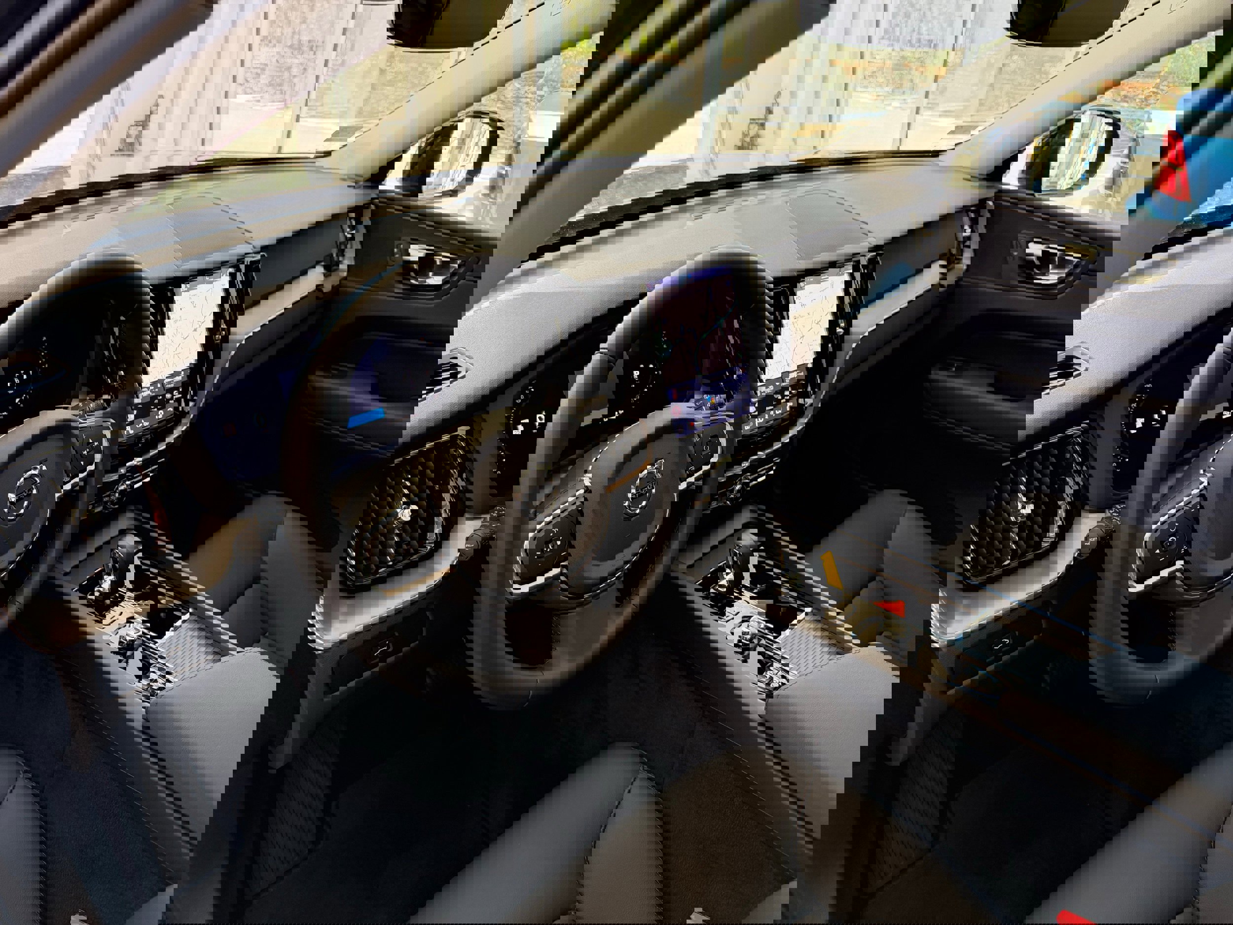 Certified 2025 Volvo XC60 B5 Core image 14