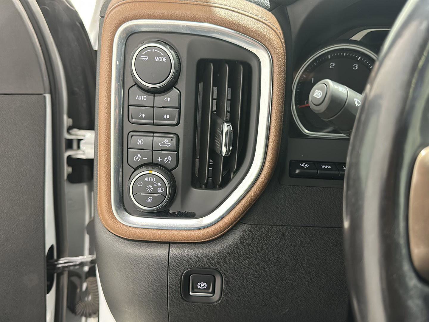 Used 2023 Chevrolet Silverado 2500 High Country image 13