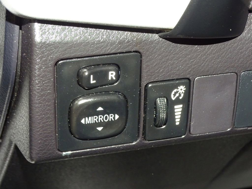 Used 2017 Toyota Corolla LE image 17