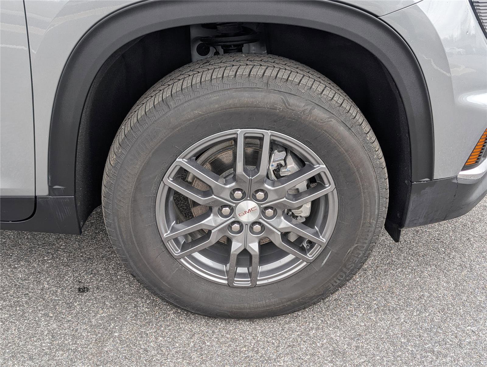 Used 2025 GMC Acadia Elevation image 9
