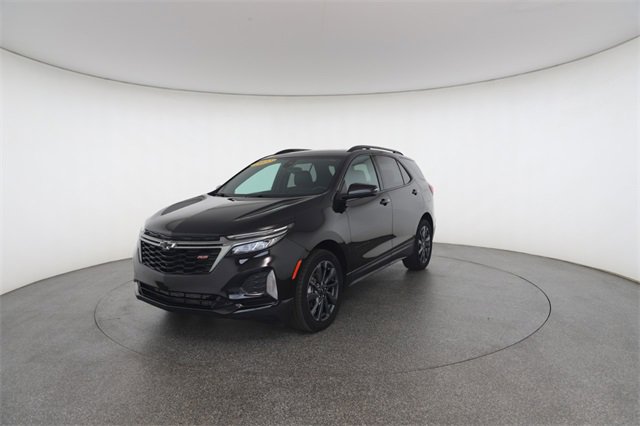 Used 2022 Chevrolet Equinox RS w/ Infotainment Package image 2