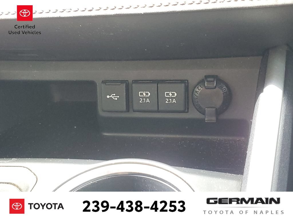 Certified 2020 Toyota Highlander XLE FWD image 32