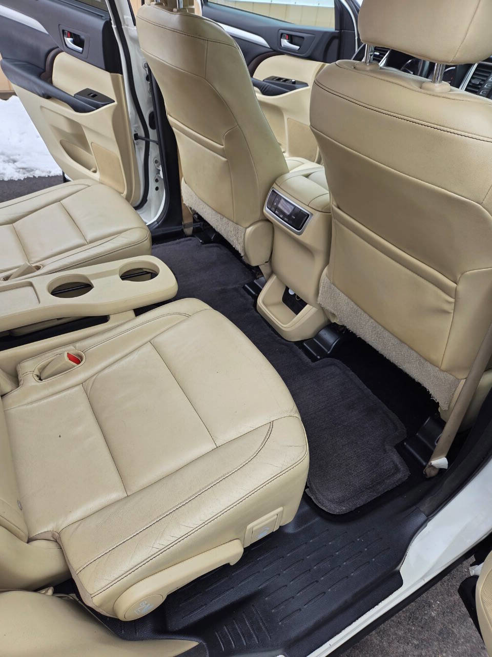 Used 2015 Toyota Highlander XLE image 17