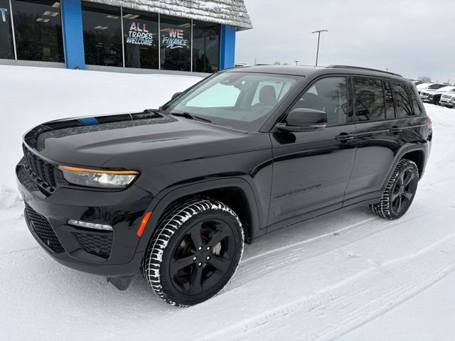 Used 2023 Jeep Grand Cherokee Limited w/ Luxury Tech Group II image 2