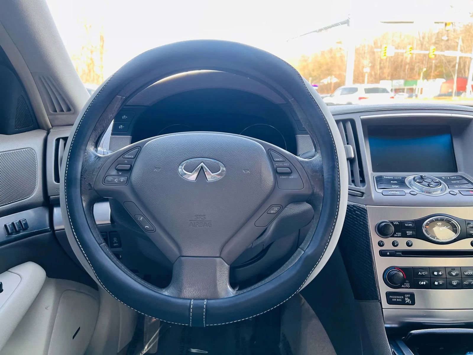 Used 2010 INFINITI G37 Journey w/ Premium Pkg image 25