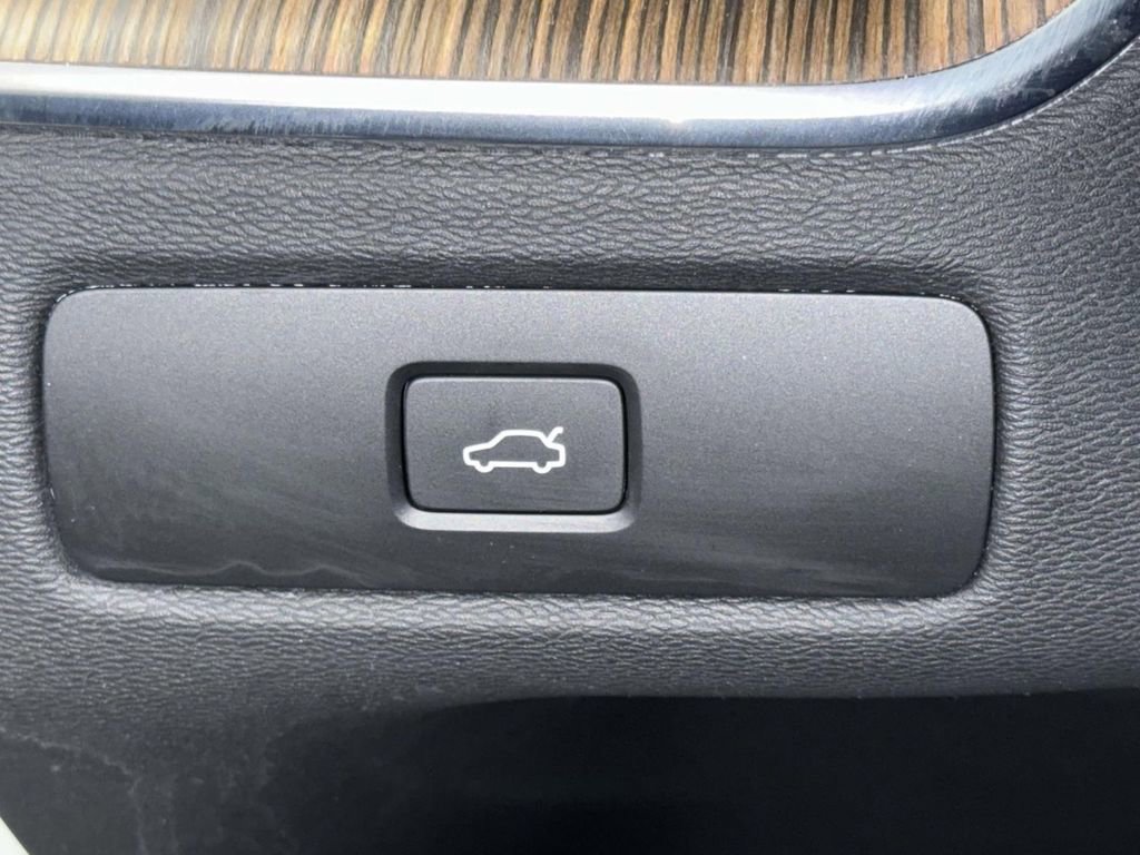 Used 2023 Volvo XC60 B5 Plus w/ Climate Package AWD/4WD image 26
