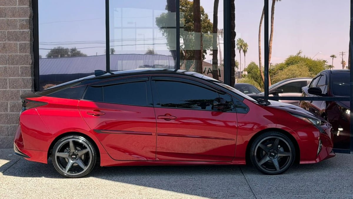 Used 2017 Toyota Prius Four Touring w/ Premium Convenience Package FWD image 18