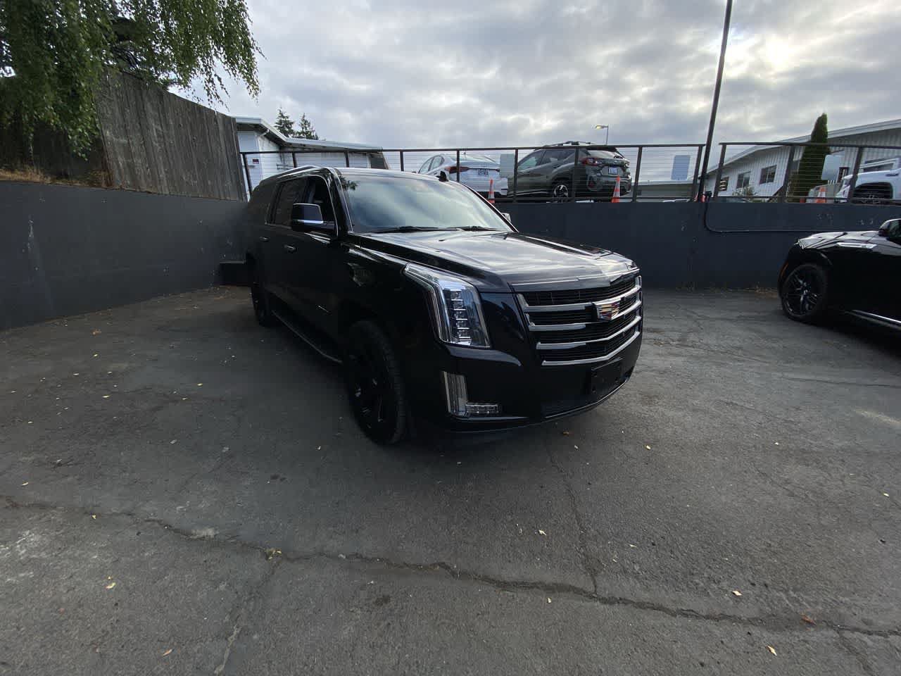 Used 2019 Cadillac Escalade ESV Luxury AWD/4WD image 8