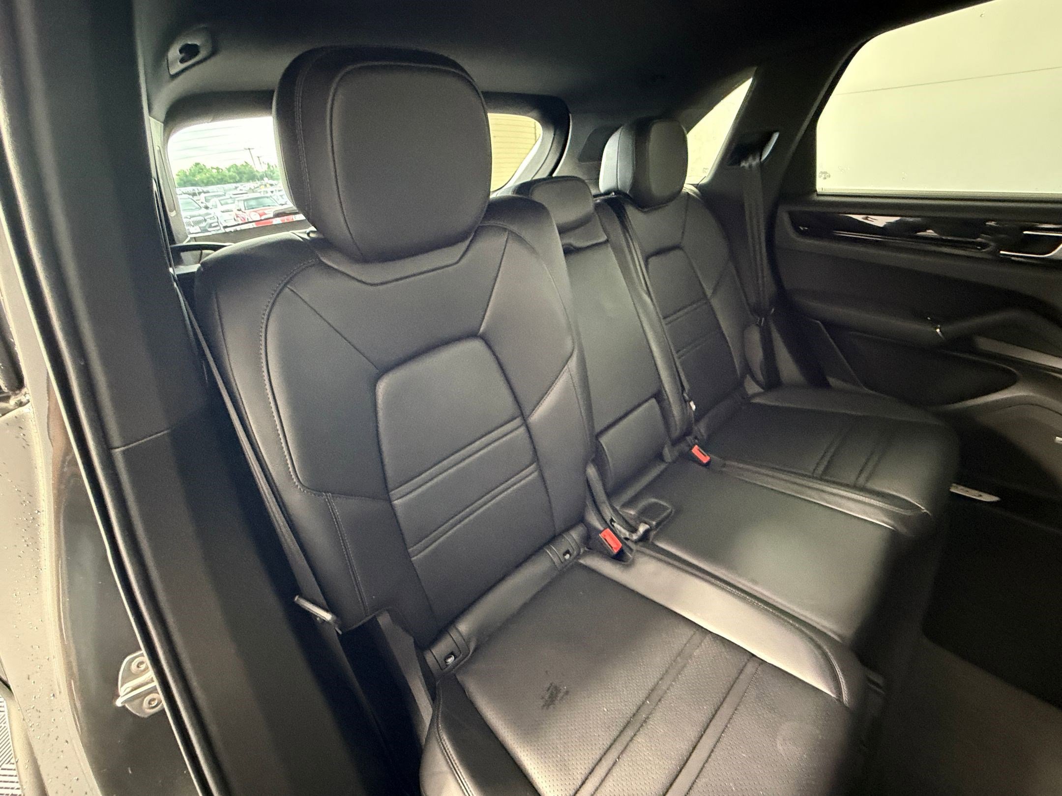 Used 2022 Porsche Cayenne AWD/4WD image 33