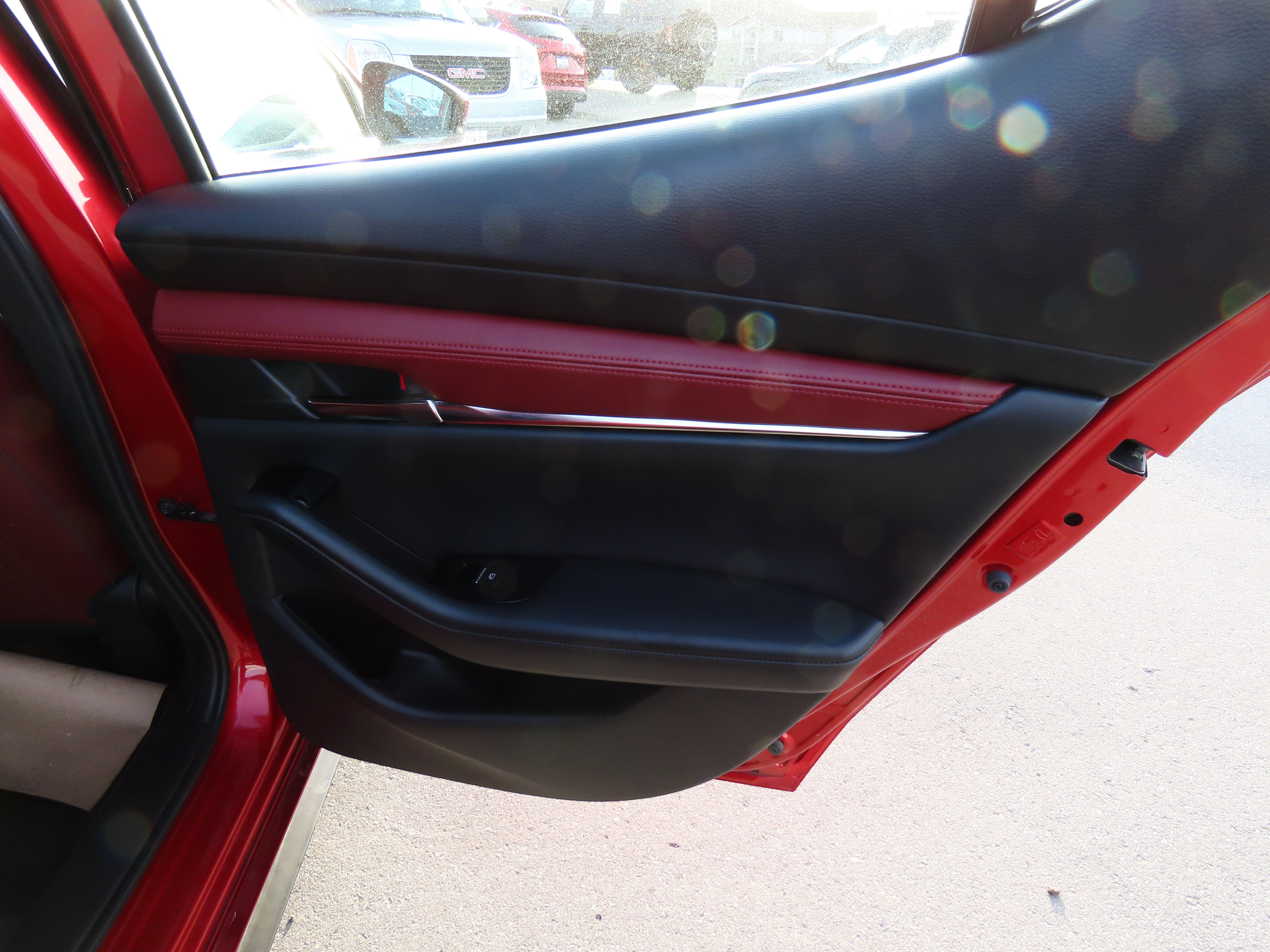 Used 2019 MAZDA MAZDA3 Hatchback w/ Premium Package image 12