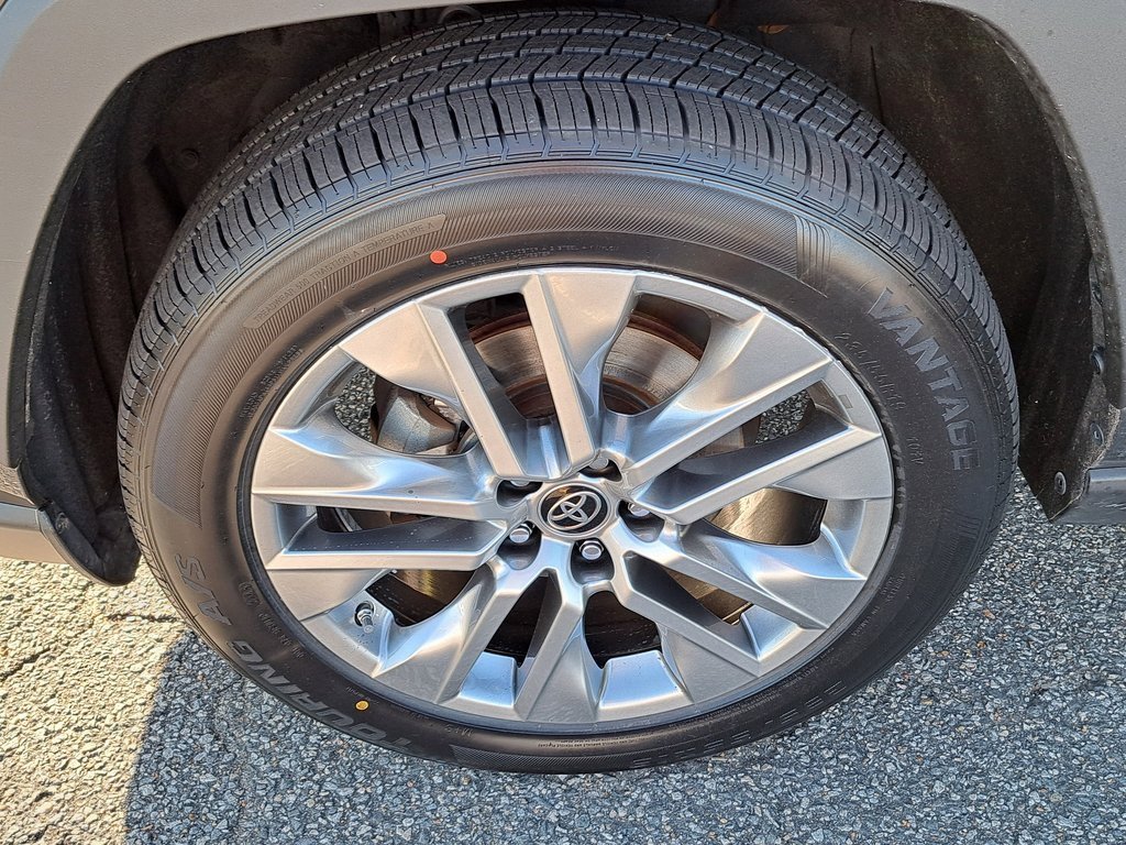 Used 2022 Toyota RAV4 XLE Premium image 40