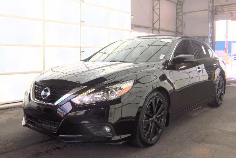 Used 2017 Nissan Altima 2.5 SR w/ Midnight Edition Package FWD image 2