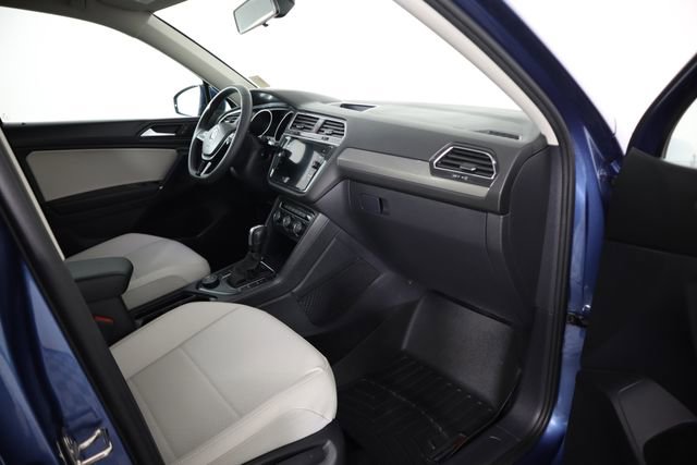 Used 2020 Volkswagen Tiguan SE w/ Panoramic Sunroof Package image 58