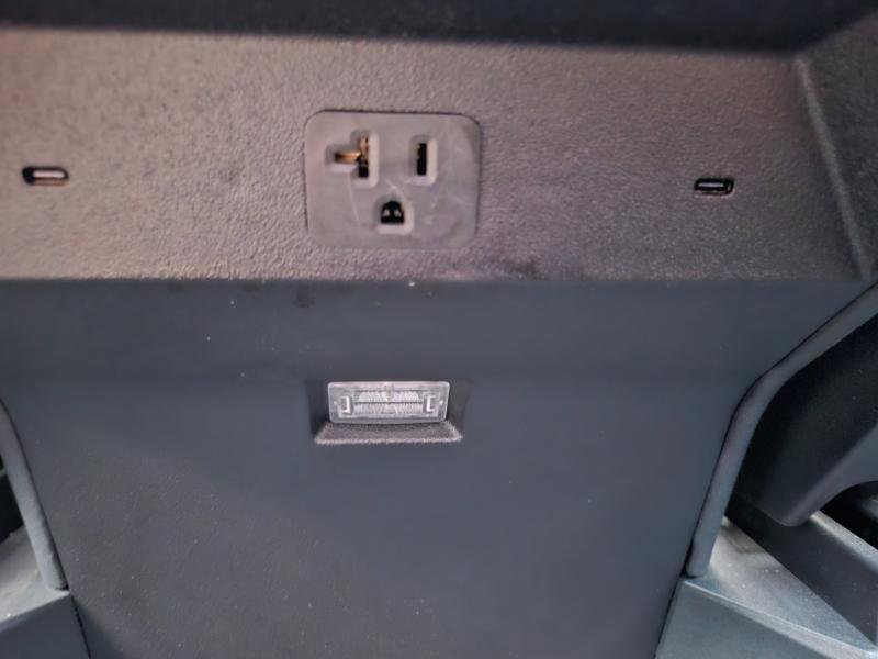 Used 2024 Tesla Cybertruck AWD Crew Cab image 78