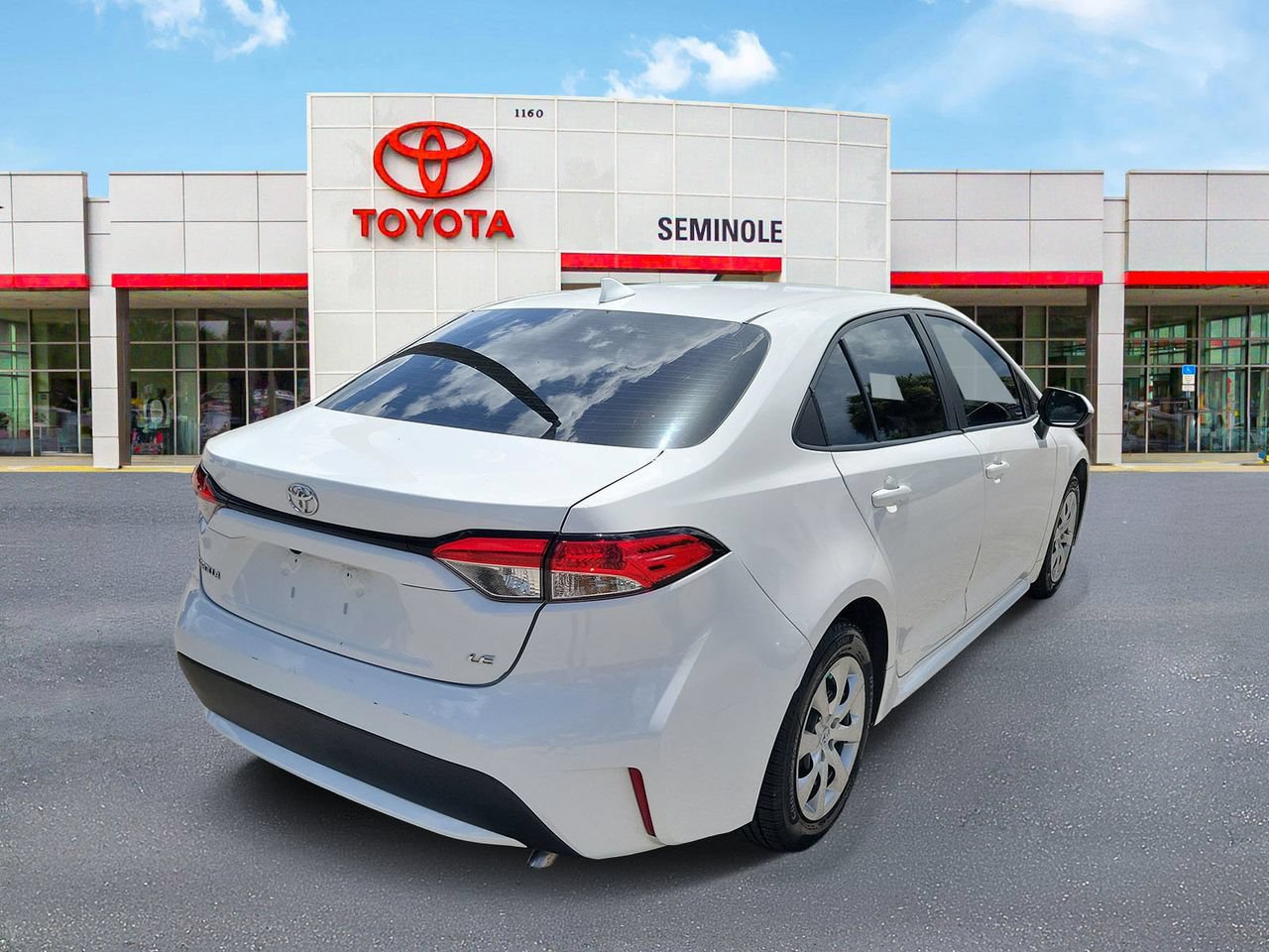 Used 2020 Toyota Corolla LE FWD image 3