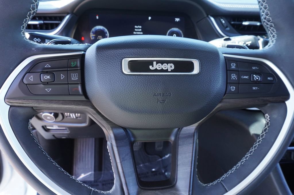 Used 2023 Jeep Grand Cherokee Limited w/ Trailer Tow Prep Group (B) RWD image 17