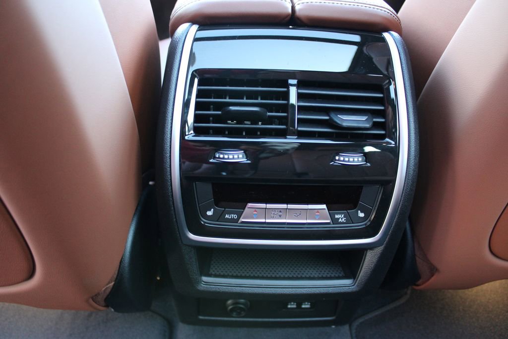 New 2026 BMW X7 M60i image 40