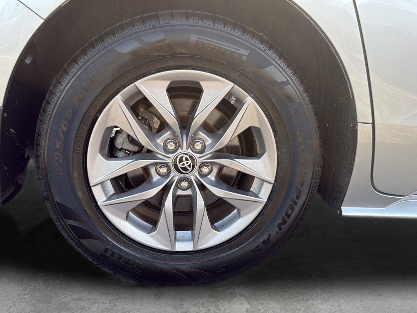 Used 2022 Toyota Sienna LE AWD/4WD image 23