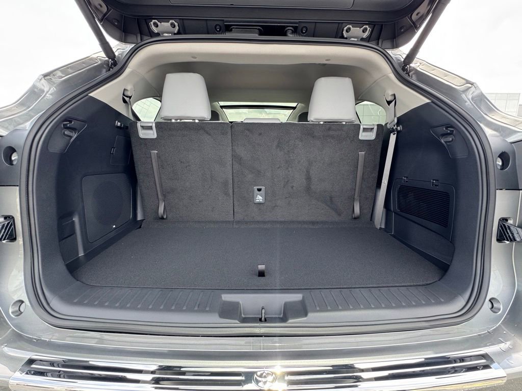 Used 2026 Toyota Highlander Platinum AWD/4WD image 10