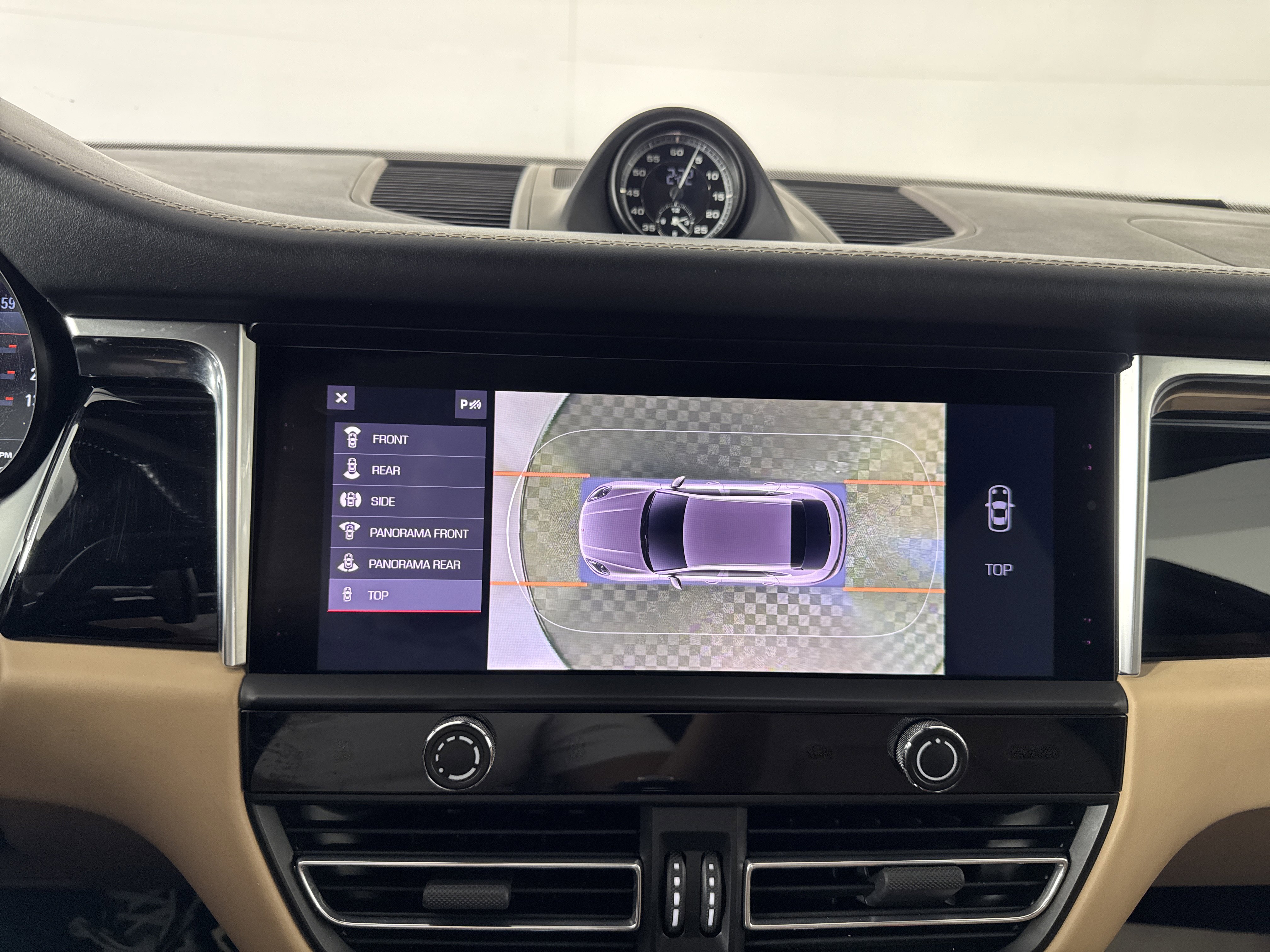 Used 2023 Porsche Macan Turbo image 33