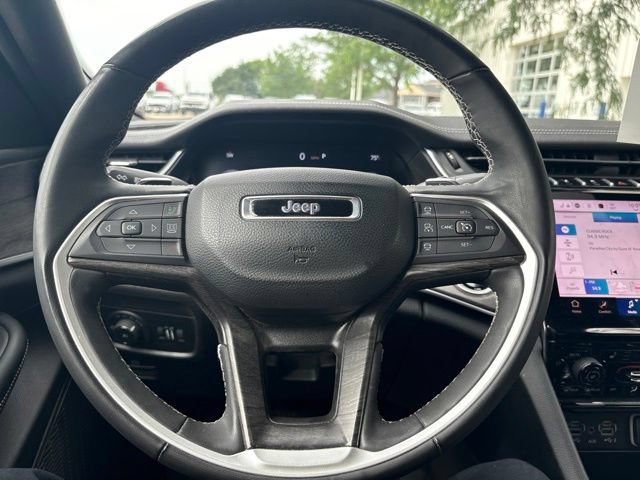 Used 2024 Jeep Grand Cherokee Limited w/ Black Appearance Package AWD/4WD image 12