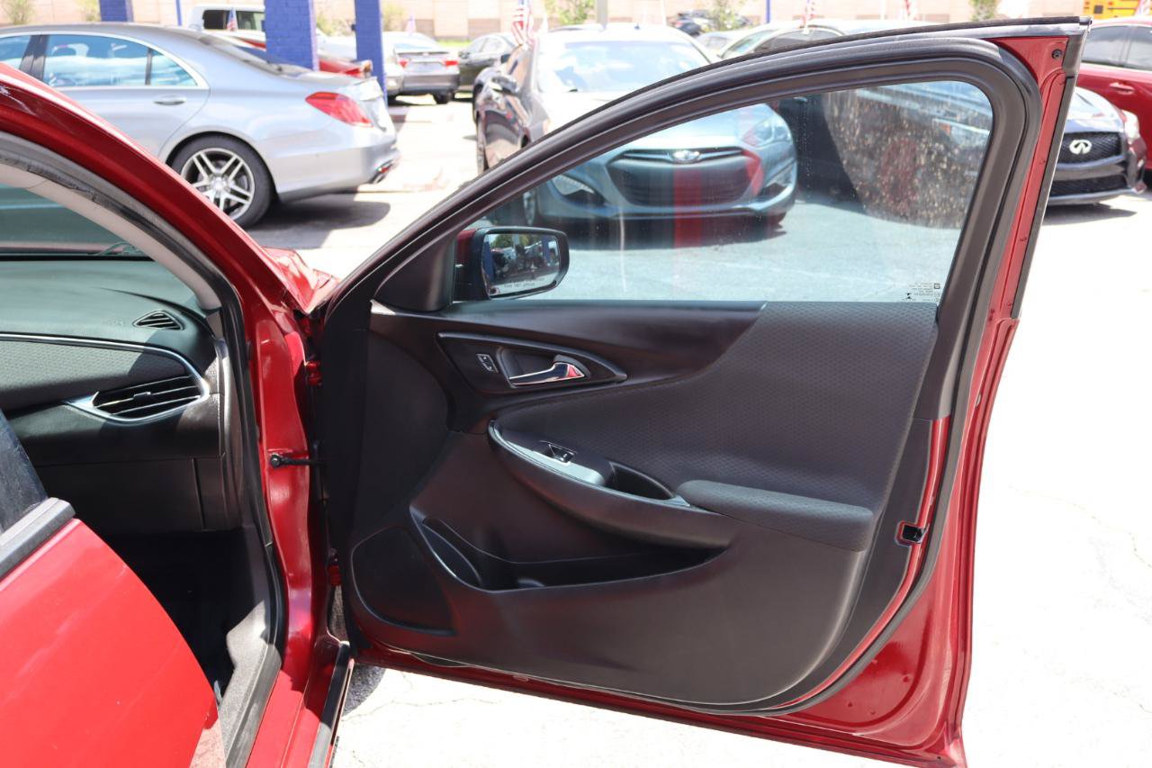 Used 2018 Chevrolet Malibu LT FWD image 15