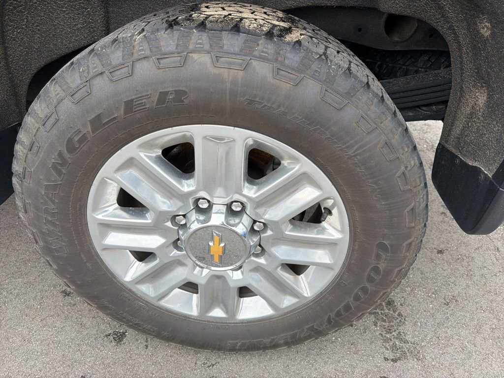 Used 2024 Chevrolet Silverado 2500 High Country w/ High Country Premium Package AWD/4WD image 15