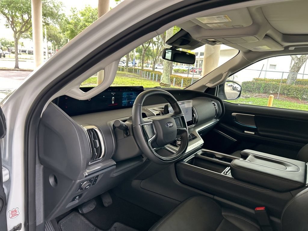 Used 2025 Ford Expedition Platinum AWD/4WD image 7