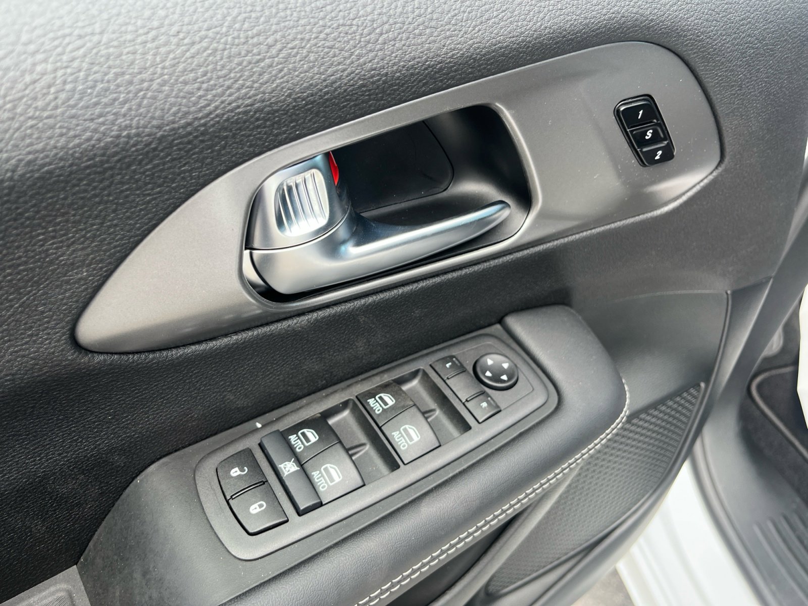 New 2026 Chrysler Pacifica Select image 14