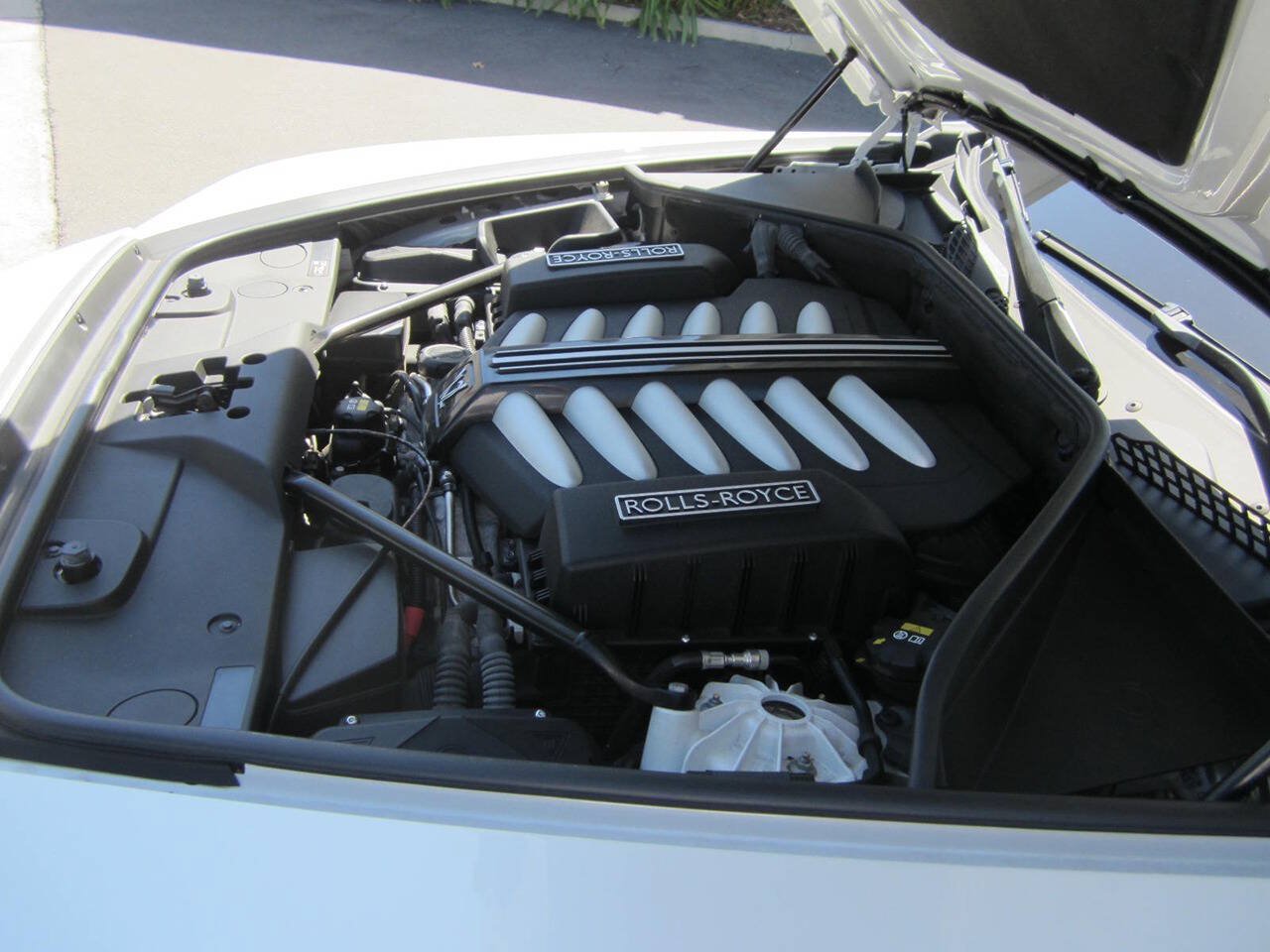 Used 2016 Rolls-Royce Dawn RWD image 14