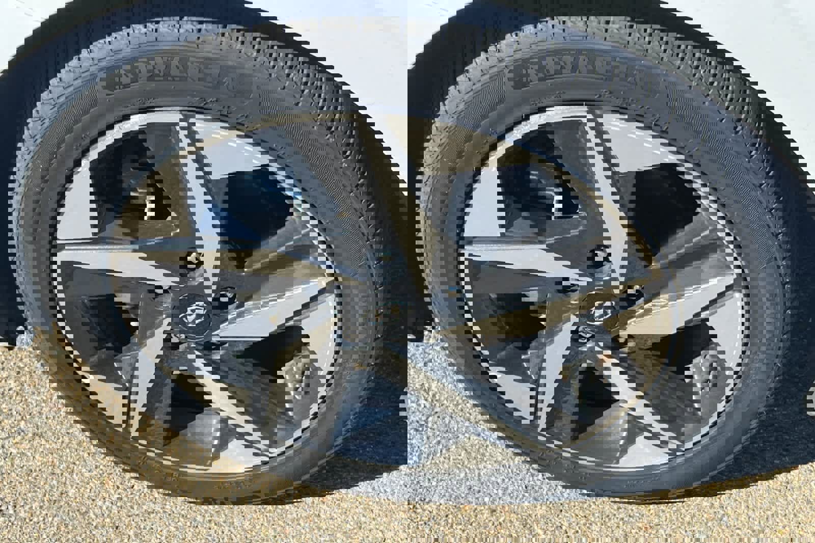 Used 2021 Hyundai Elantra Limited w/ Cargo Package image 10