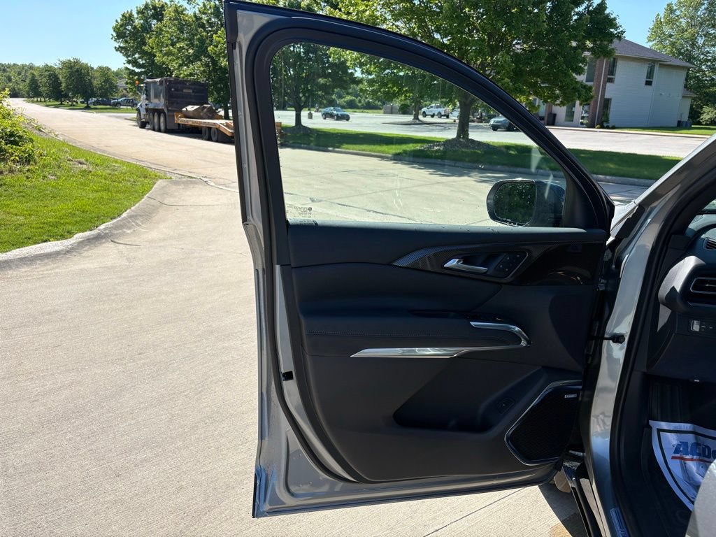 New 2026 Chevrolet Traverse High Country w/ LPO, Floor Liner Package AWD/4WD image 13