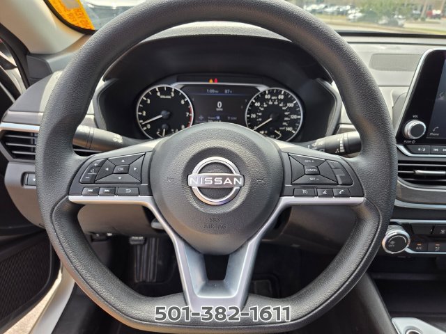 Used 2025 Nissan Altima 2.5 SV FWD image 25