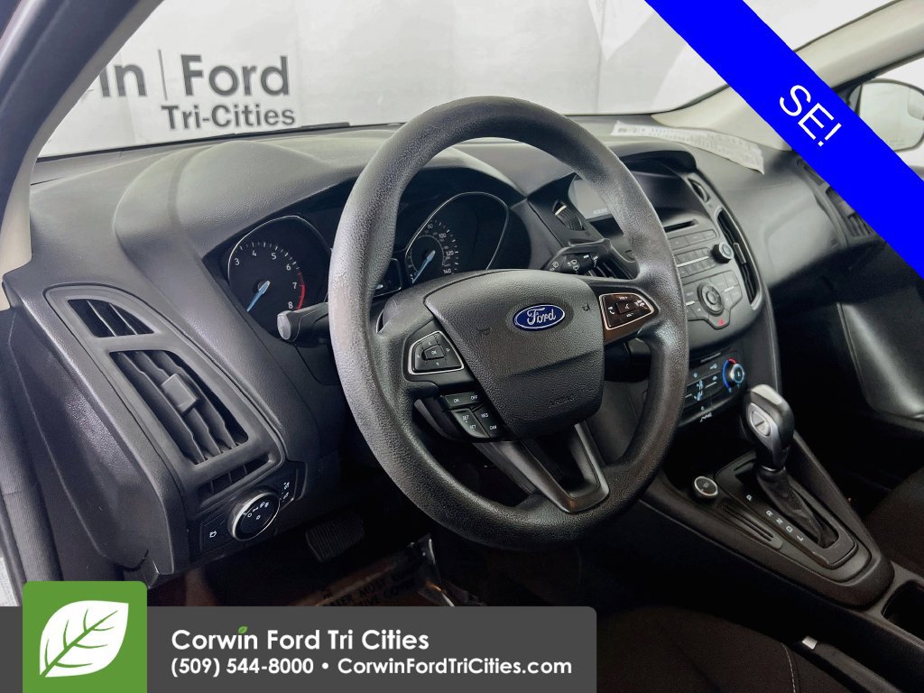 Used 2015 Ford Focus SE FWD image 3