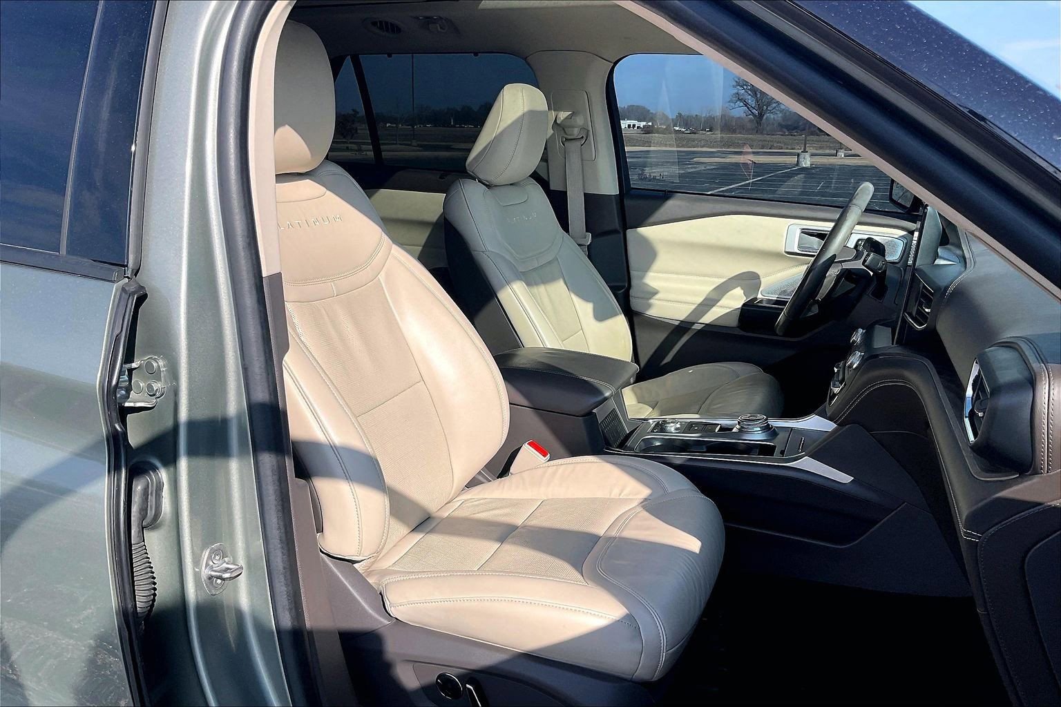 Used 2020 Ford Explorer Platinum w/ Premium Technology Package image 8