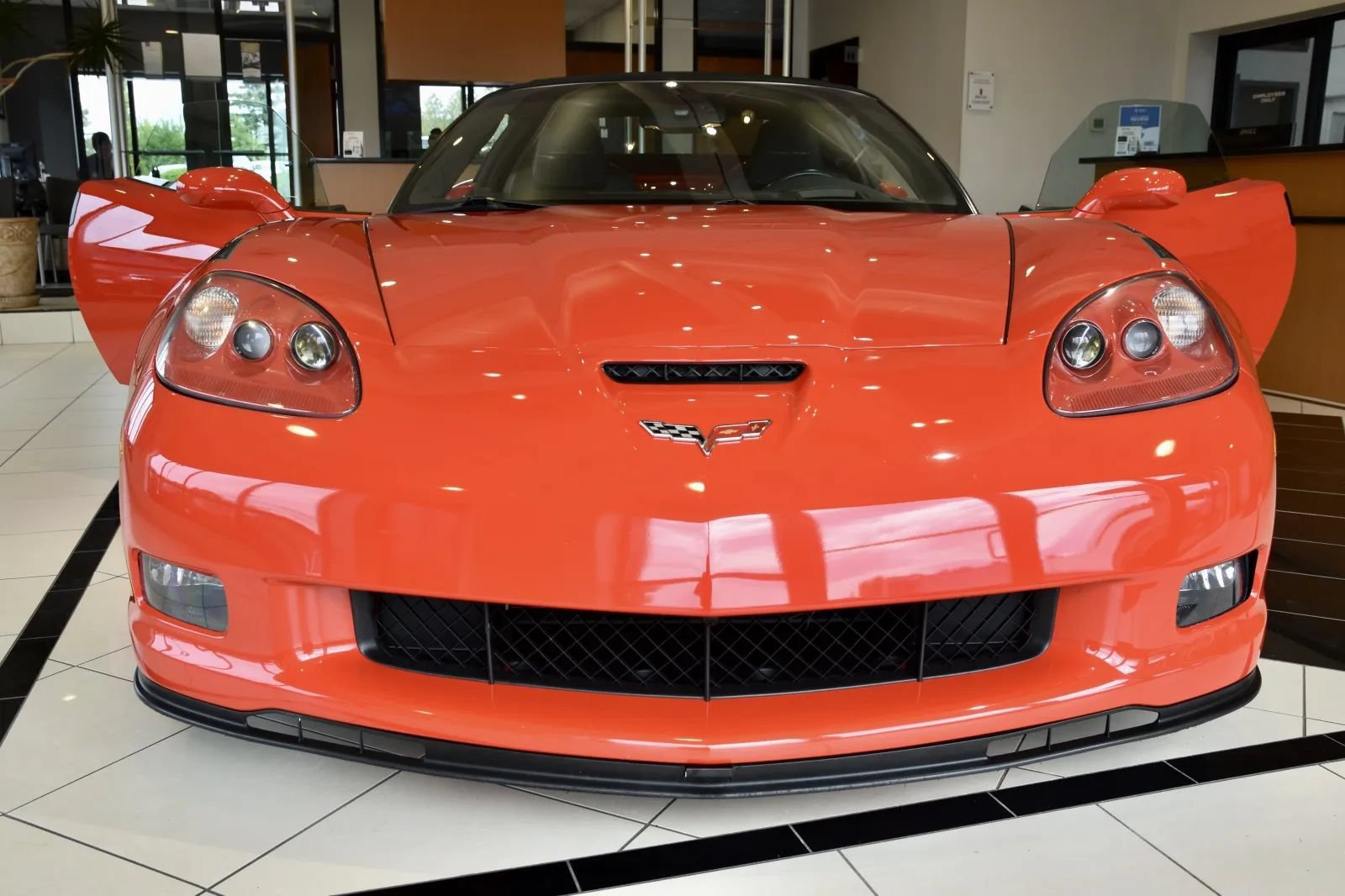 Used 2012 Chevrolet Corvette Grand Sport w/ 4LT Preferred Equipment Group RWD image 2