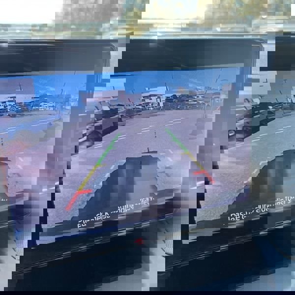 Used 2022 Ford Explorer XLT w/ Equipment Group 202A AWD/4WD image 19