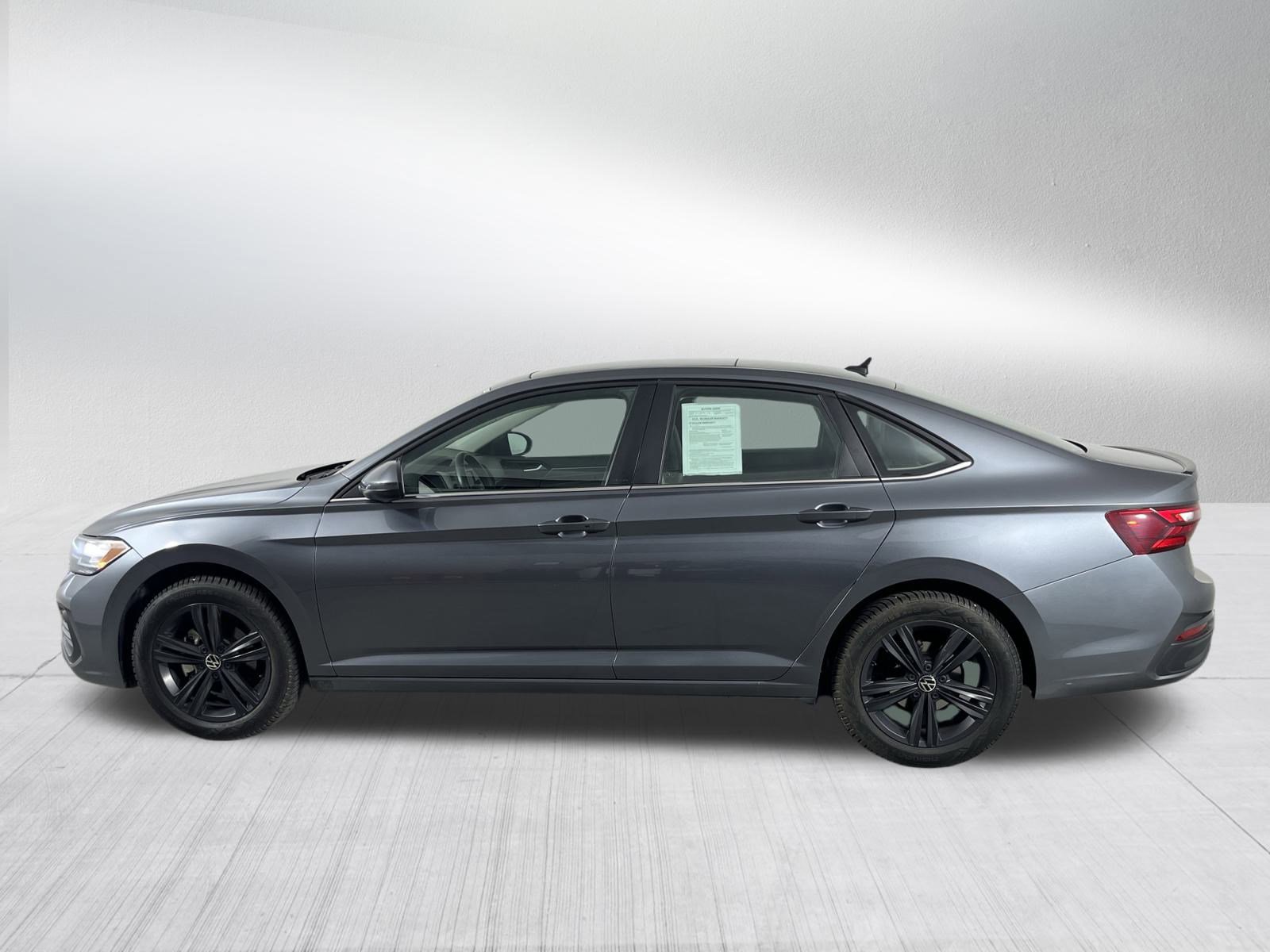 Certified 2023 Volkswagen Jetta SE image 4