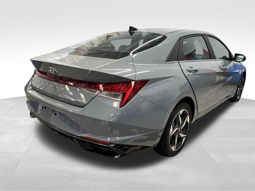 Used 2023 Hyundai Elantra Limited w/ Cargo Package FWD image 5