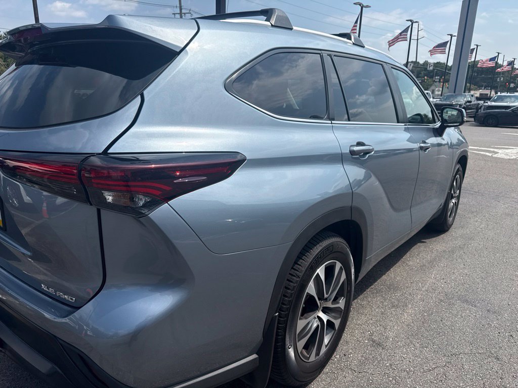 Used 2024 Toyota Highlander XLE AWD/4WD image 5