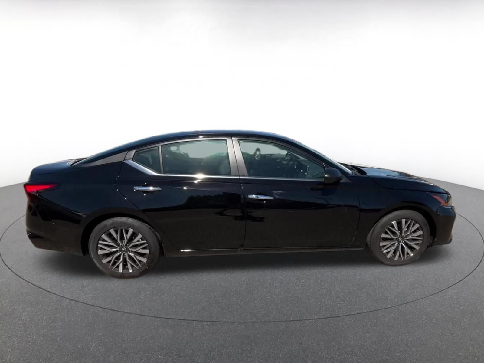 Used 2025 Nissan Altima 2.5 SV FWD image 16