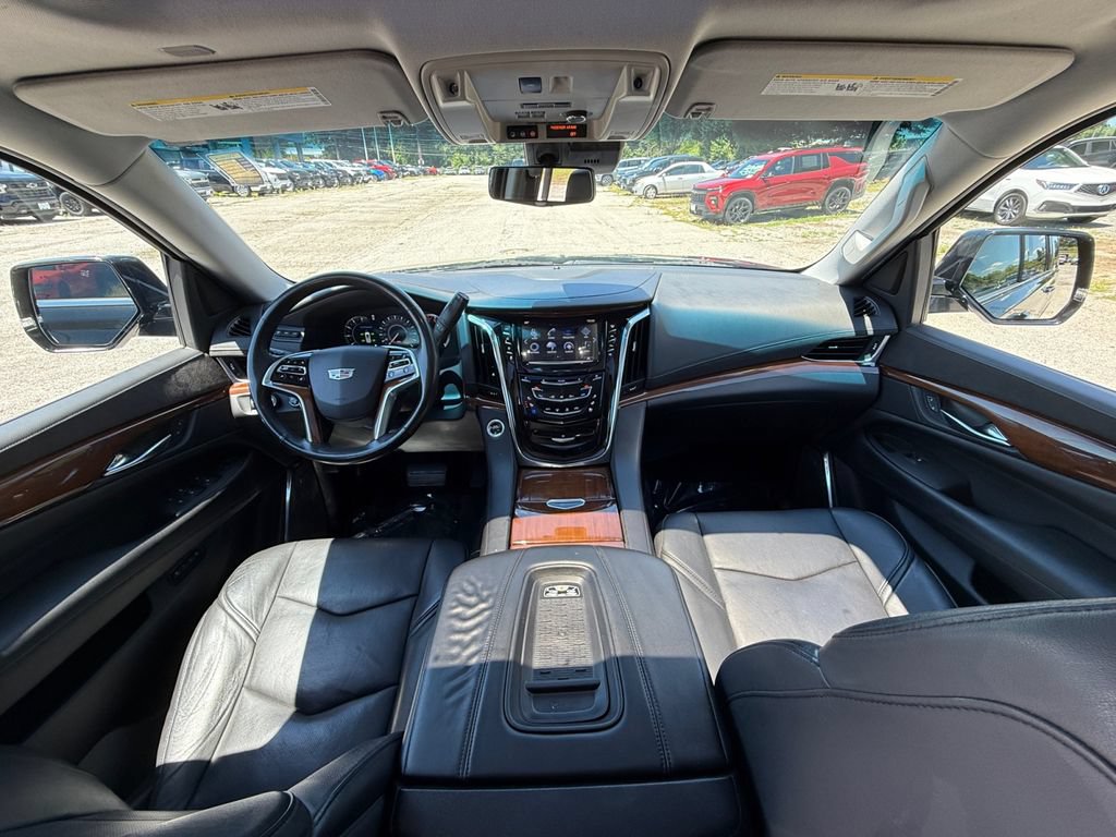 Used 2017 Cadillac Escalade Luxury AWD/4WD image 23