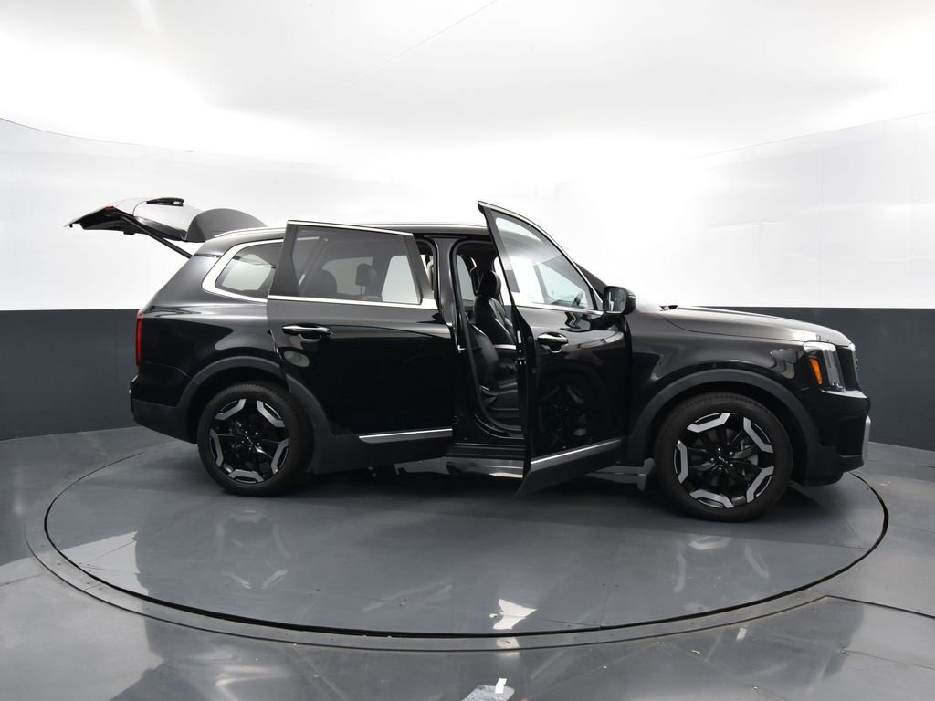 Certified 2025 Kia Telluride S image 41
