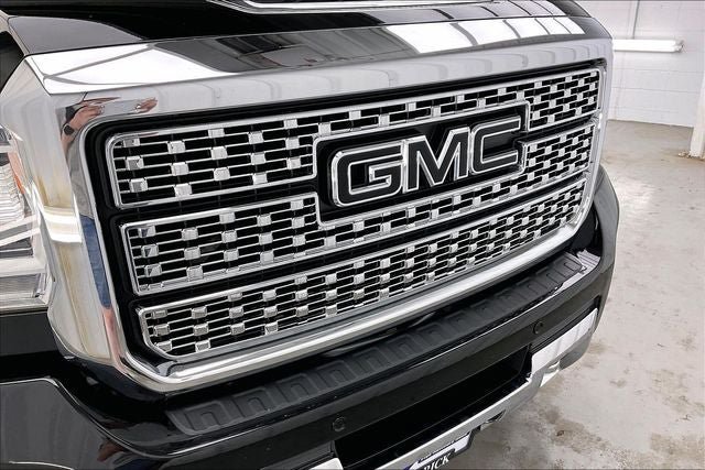 Used 2018 GMC Sierra 2500 Denali w/ Duramax Plus Package AWD/4WD image 31