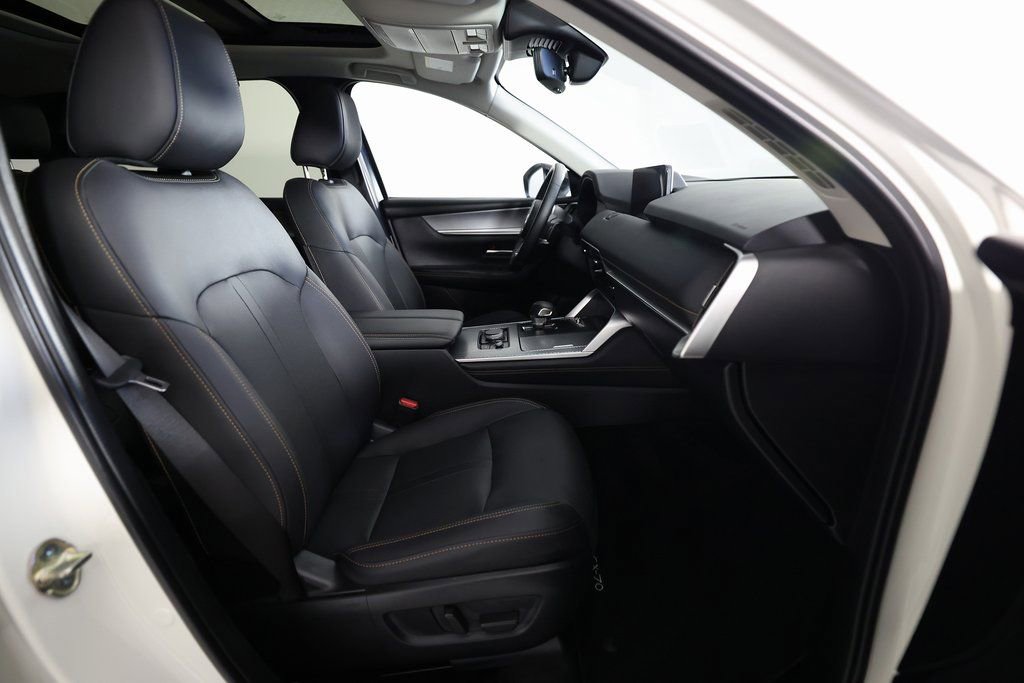 Used 2025 MAZDA CX-70 Plug-In Hybrid w/ Premium Pkg image 10
