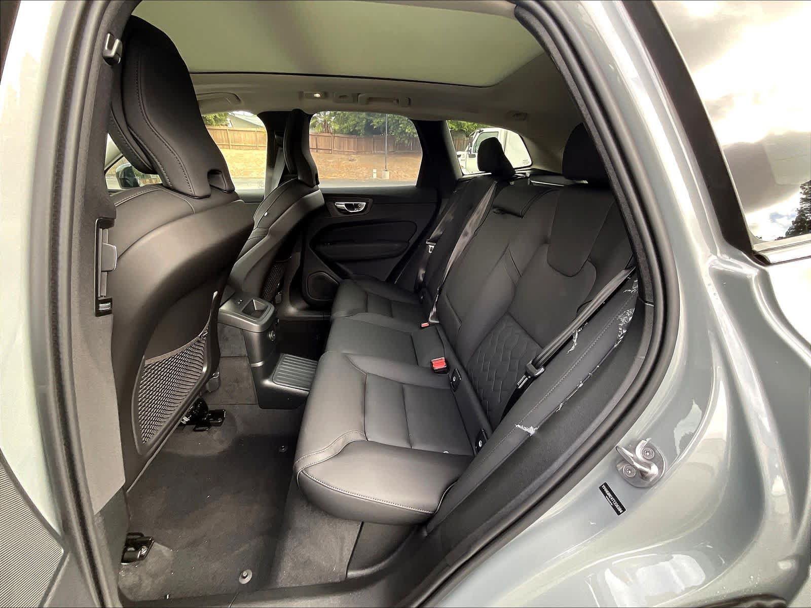 New 2026 Volvo XC60 T8 Plus w/ Climate Package PRO AWD/4WD image 12