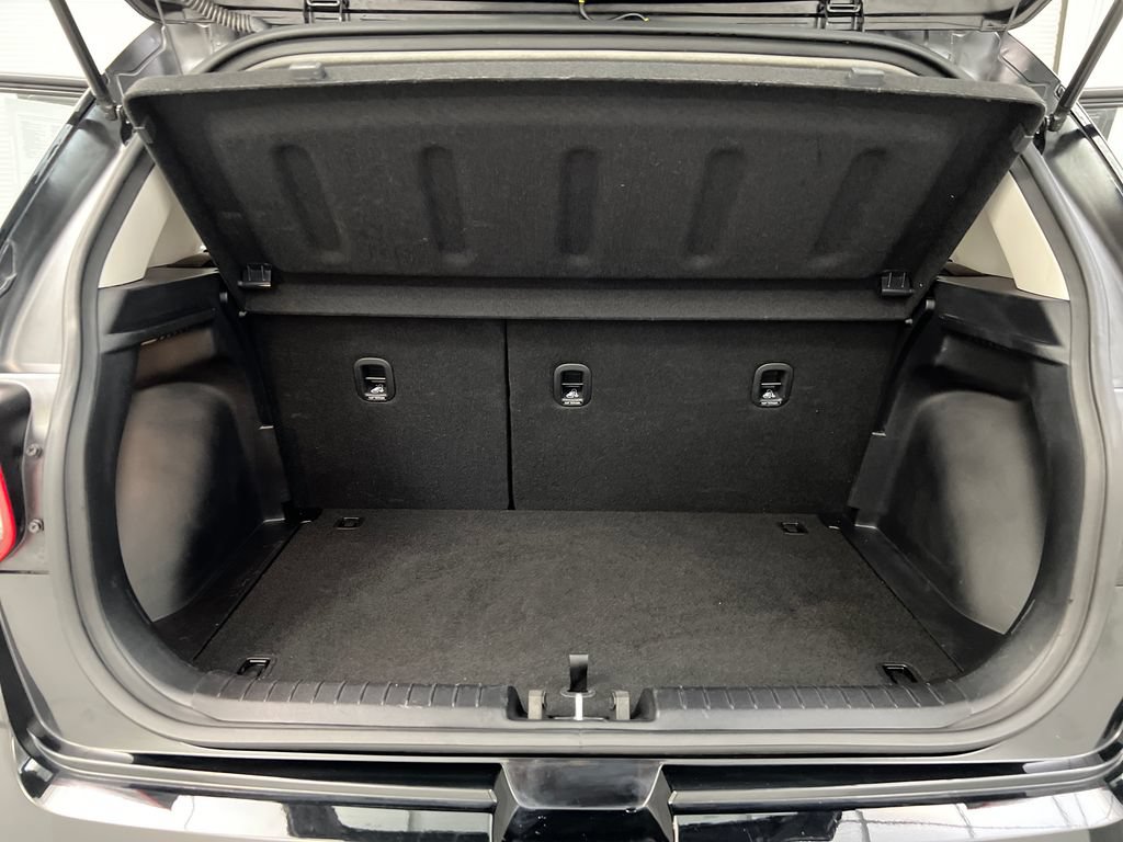 Used 2025 Hyundai Venue SEL FWD image 35