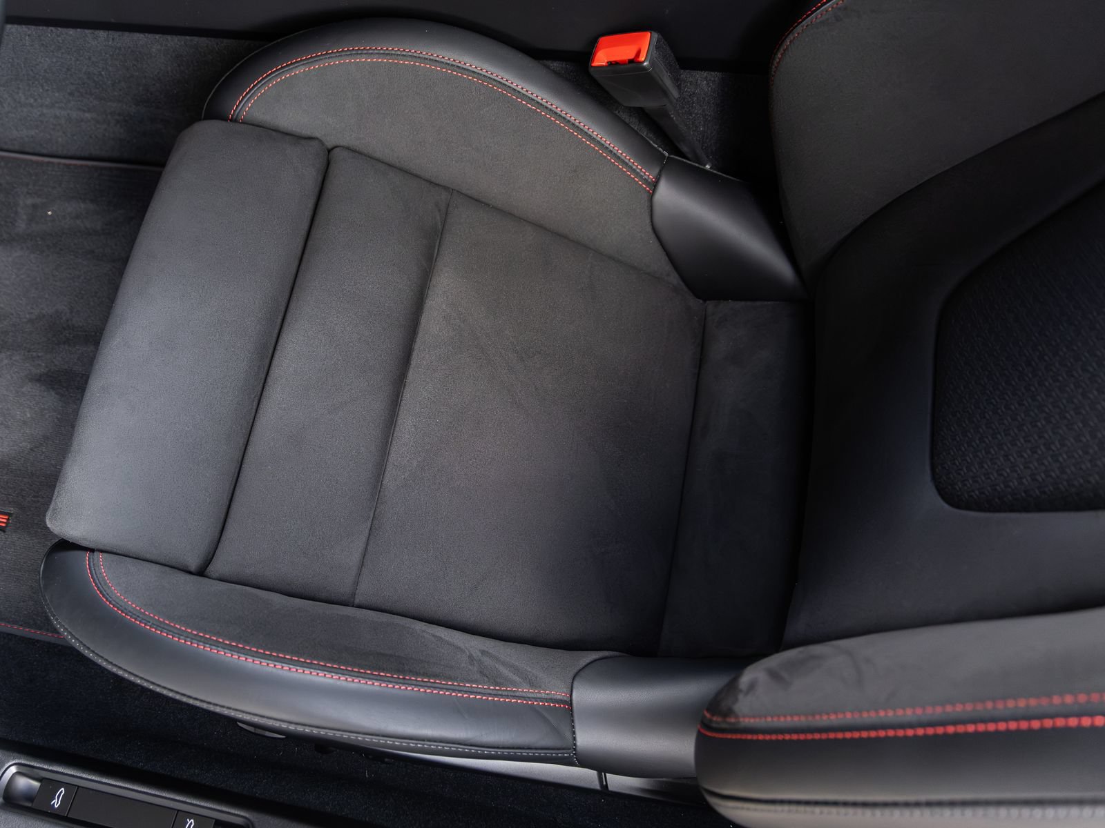 Certified 2026 Porsche 911 Carrera GTS RWD image 28