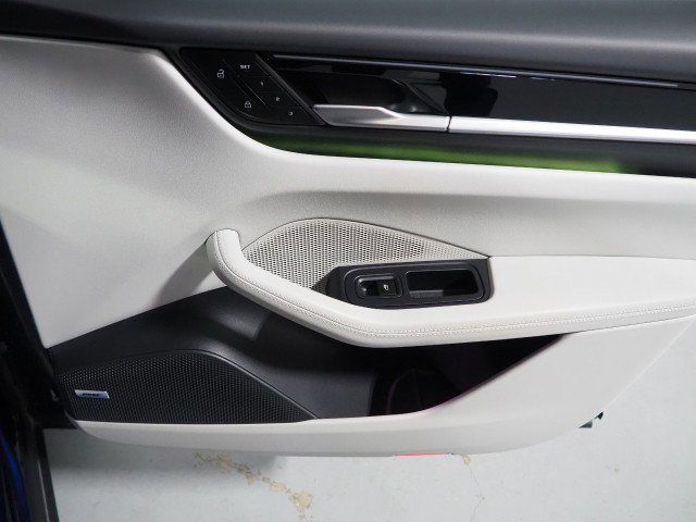 Used 2024 Porsche Macan 4 Electric image 77