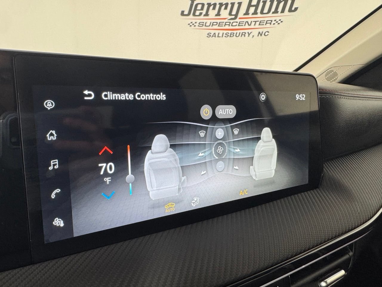 Used 2025 Nissan Kicks SR FWD image 21
